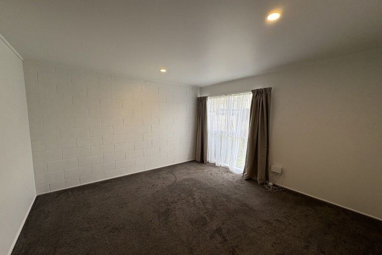 Photo of property in 3/109a Te Atatu Road, Te Atatu South, Auckland, 0610