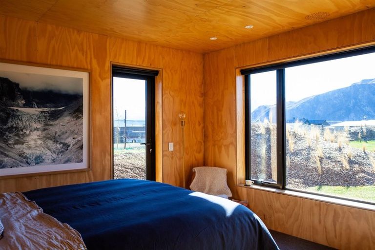 Photo of property in 12 Avalanche Place, Wanaka, 9305