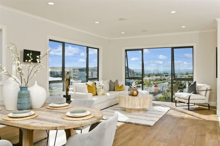 Photo of property in 14 Windlass Street, Long Bay, Auckland, 0630