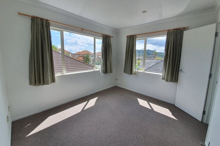 Photo of property in 14 Kalmore Place, Flat Bush, Auckland, 2016