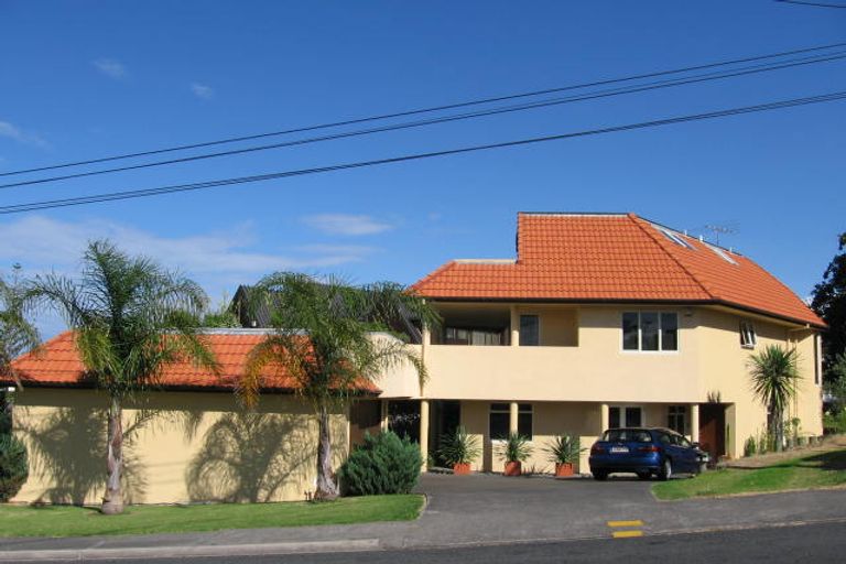 Photo of property in 4 Ellangowan Road, Waiake, Auckland, 0630