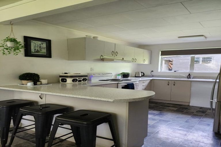 Photo of property in 1138 South Road, Oakura, 4314