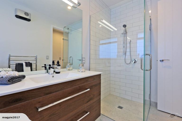 Photo of property in 5 Ruahine Road, Poraiti, Napier, 4112