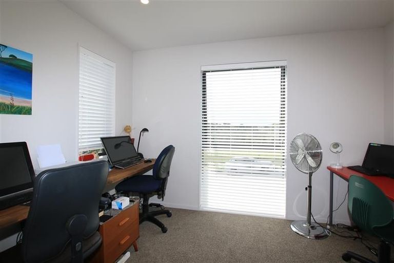 Photo of property in 2/10 Silver Moon Road, Albany Heights, Auckland, 0632