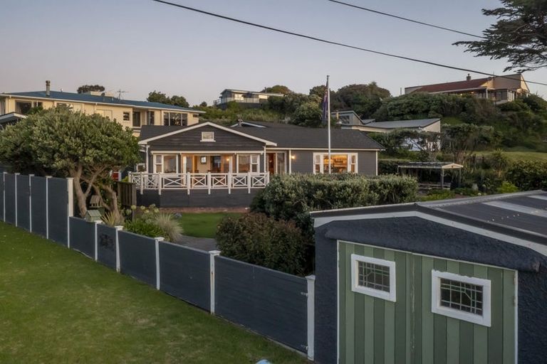 Photo of property in 33 Tainui Street, Raumati Beach, Paraparaumu, 5032