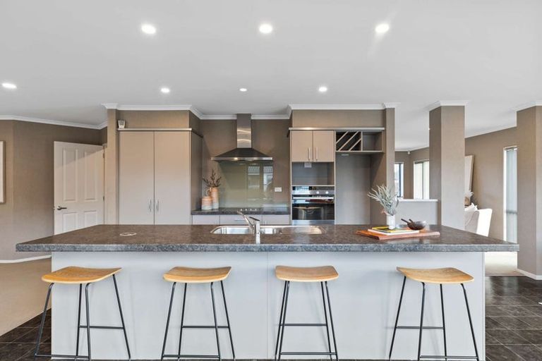 Photo of property in 19 Breaker Grove, Waiuku, 2123