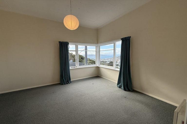 Photo of property in 22 Dorking Road, Brooklyn, Wellington, 6021