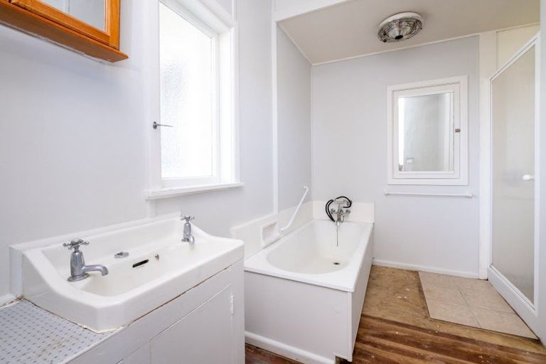 Photo of property in 18 Guys Hill Road, Hospital Hill, Napier, 4110