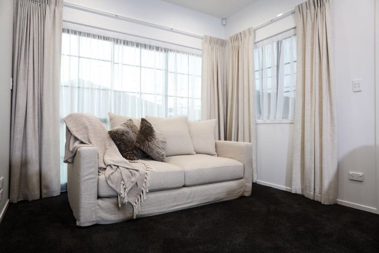 Photo of property in 10 Poutawa Lane, Clarks Beach, 2122