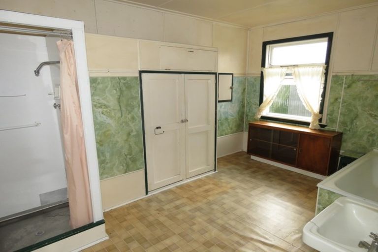 Photo of property in 35 Russell Street, Westport, 7825