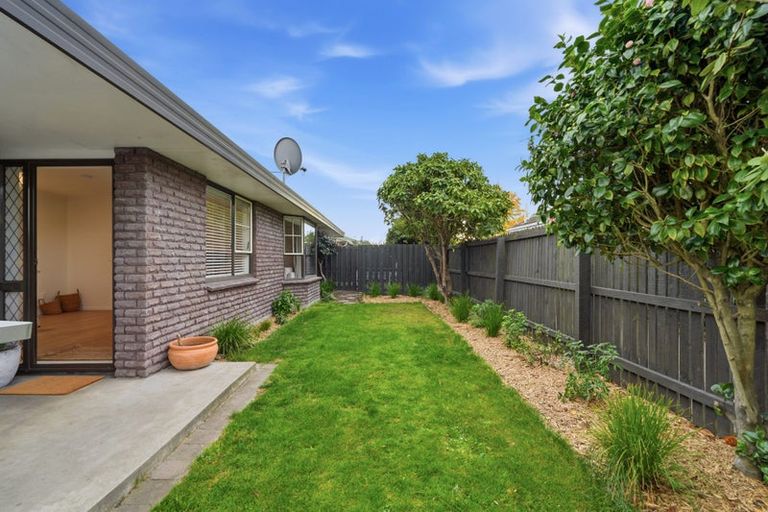 Photo of property in 1/54 Aorangi Road, Bryndwr, Christchurch, 8053