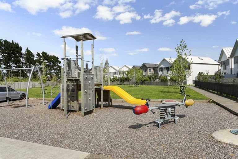 Photo of property in 24 Tanners Road, Mangere Bridge, Auckland, 2022