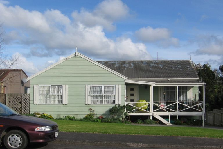 Photo of property in 35 Taioma Crescent, Te Atatu Peninsula, Auckland, 0610