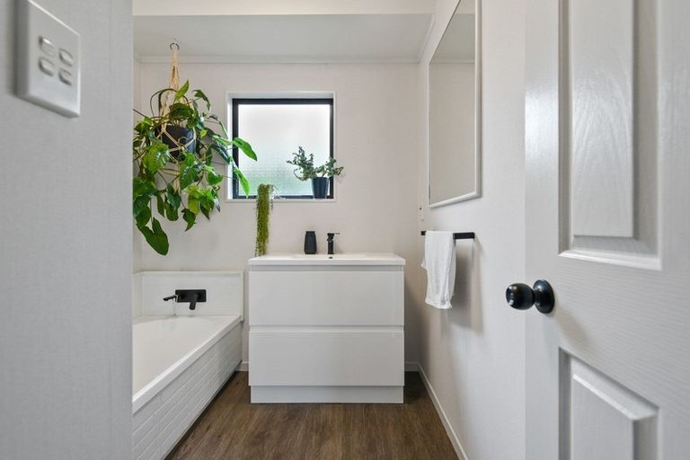 Photo of property in 28 Rosehill Place, Nawton, Hamilton, 3200