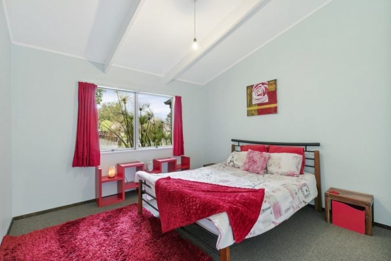 Photo of property in 2 Endeavour Avenue, Welcome Bay, Tauranga, 3112