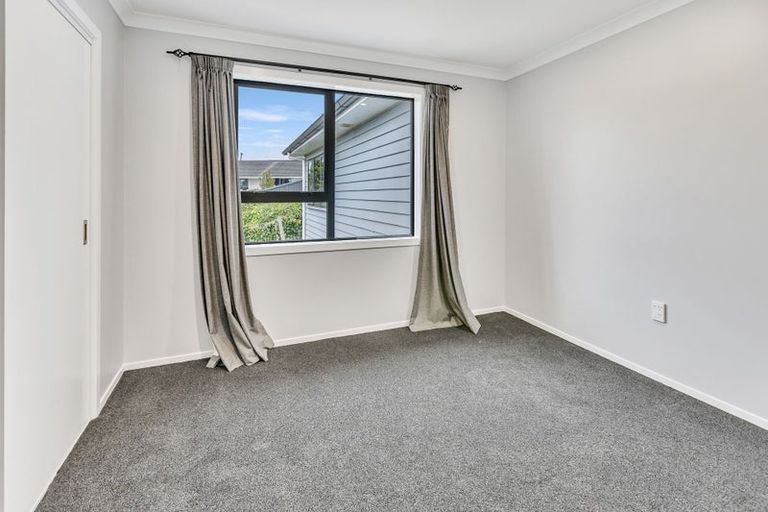 Photo of property in 2/16 Hillcrest Avenue, Hillcrest, Auckland, 0627