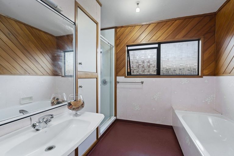 Photo of property in 2 Seaview Road, Paihia, 0200