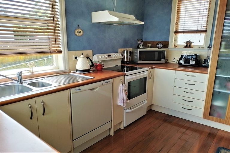 Photo of property in 11 Darlington Street, Ngatea, 3503