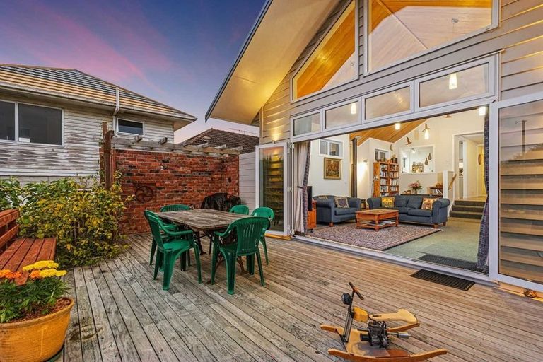 Photo of property in 16 Tiki Street, New Lynn, Auckland, 0600