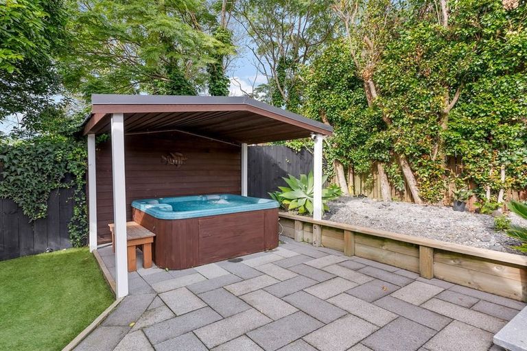 Photo of property in 47 Felgrove Street, Glendene, Auckland, 0602