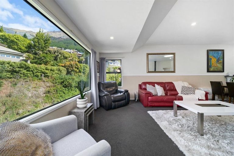 Photo of property in 3a Aspen Grove, Fernhill, Queenstown, 9300