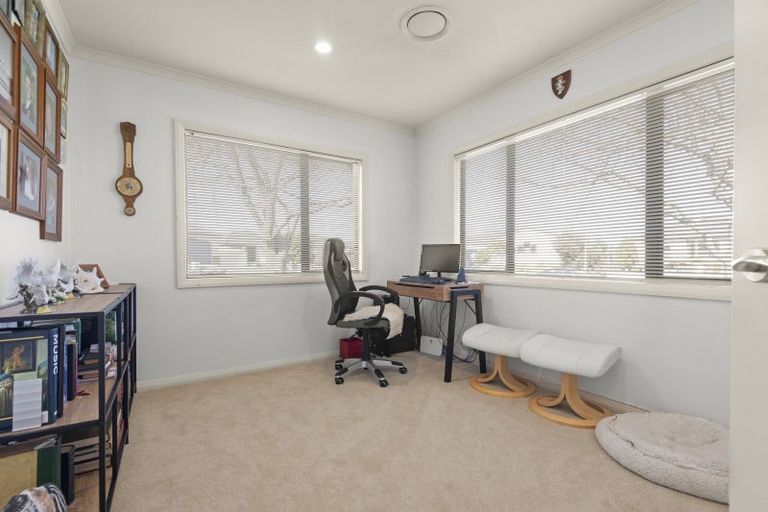 Photo of property in 3 Virginia Grove, Milson, Palmerston North, 4414