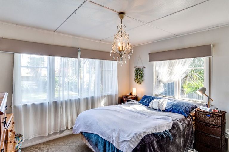 Photo of property in 54 Meeanee Road, Taradale, Napier, 4112