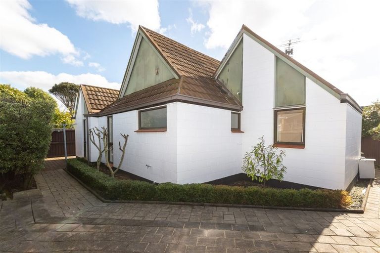 Photo of property in 43n Waimairi Road, Upper Riccarton, Christchurch, 8041