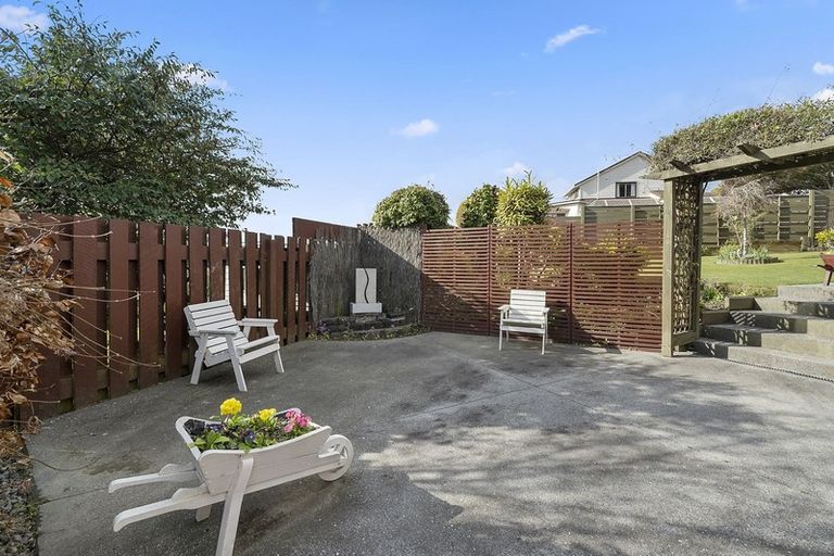 Photo of property in 5 Roman Close, Silverstream, Upper Hutt, 5019