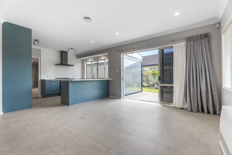 Photo of property in 9 Stranraer Crescent, Wattle Downs, Auckland, 2103
