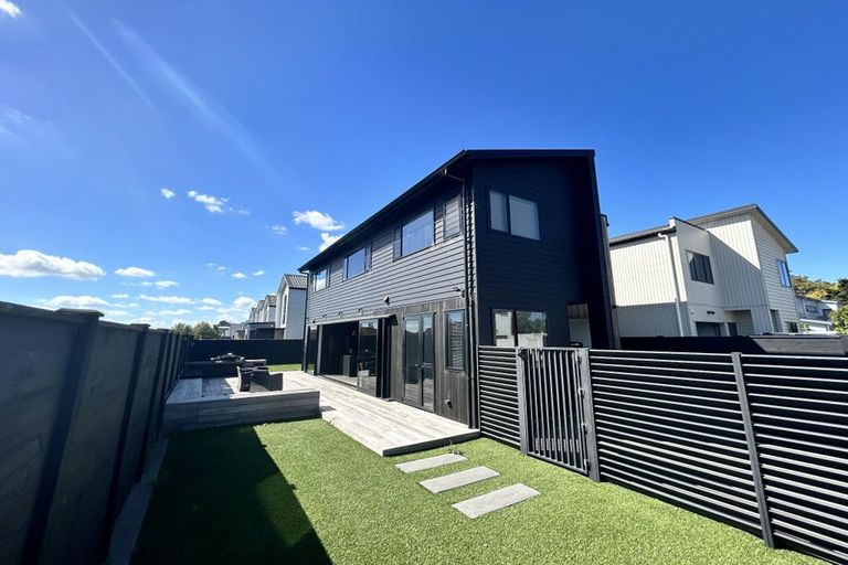 Photo of property in 4 Tapuwae Way, Mangere Bridge, Auckland, 2022