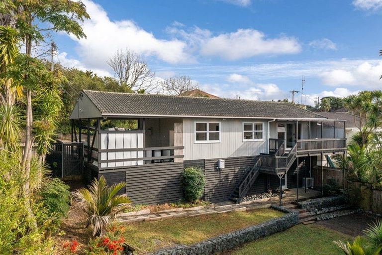 Photo of property in 1/649 Beach Road, Rothesay Bay, Auckland, 0630