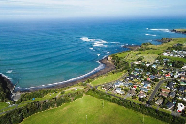 Photo of property in 35 Dorset Street, Opunake, 4616