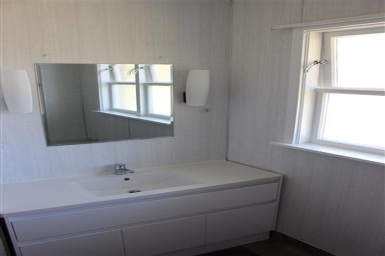 Photo of property in 11 Breton Grove, Kingston, Wellington, 6021