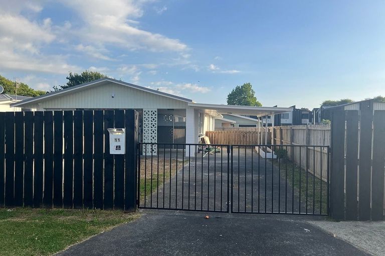 Photo of property in 11 Blanes Road, Weymouth, Auckland, 2103