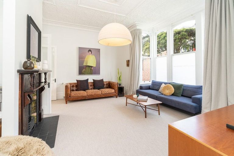 Photo of property in 18 Austin Street, Mount Victoria, Wellington, 6011