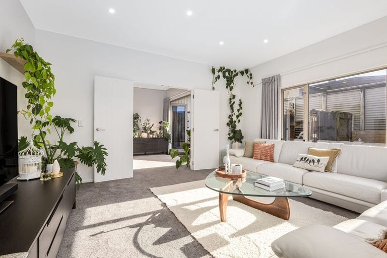 Photo of property in 61 Quadrant Heights, Paraparaumu, 5032