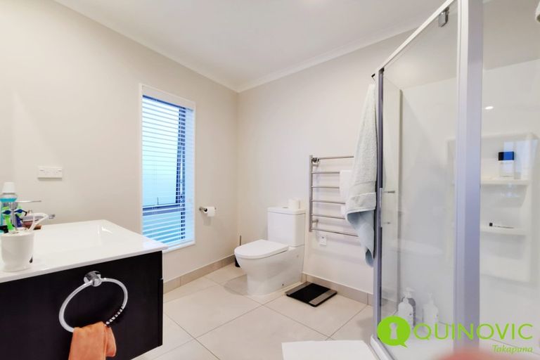 Photo of property in 52 Te Oneroa Way, Long Bay, Auckland, 0630