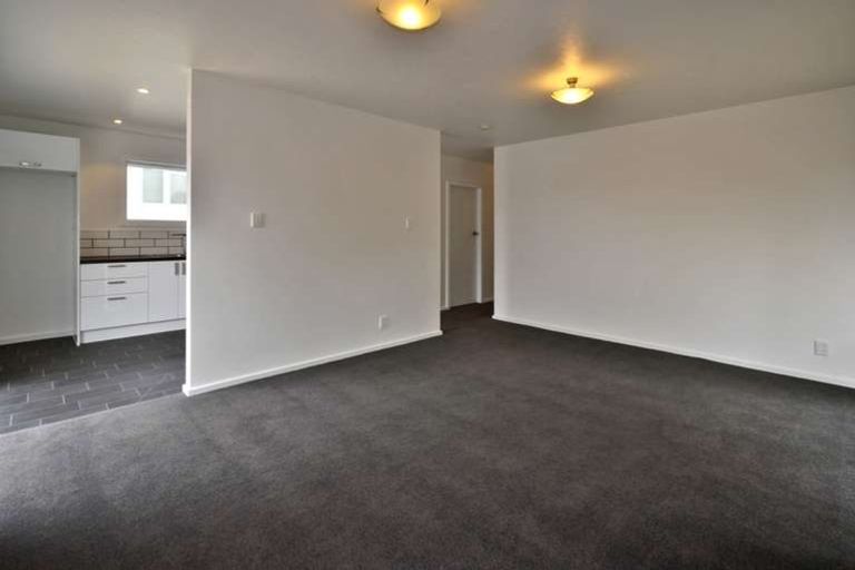 Photo of property in 2/261 Lake Terrace Road, Shirley, Christchurch, 8061