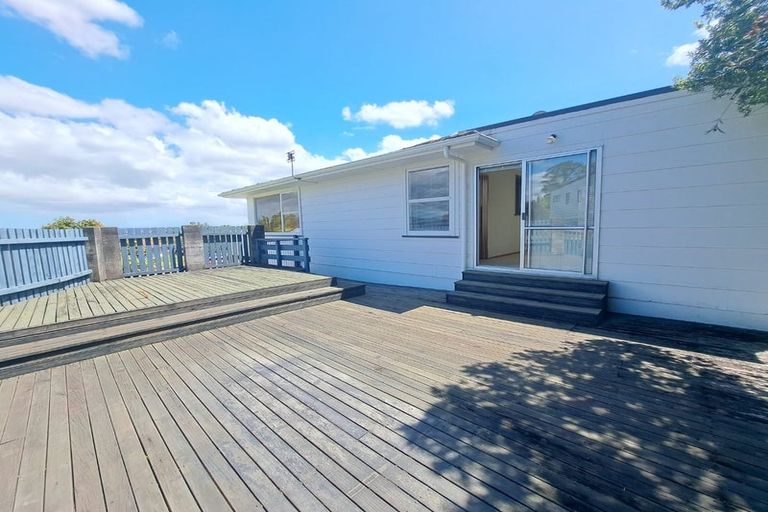 Photo of property in 5 South Pacific Place, Henderson, Auckland, 0612