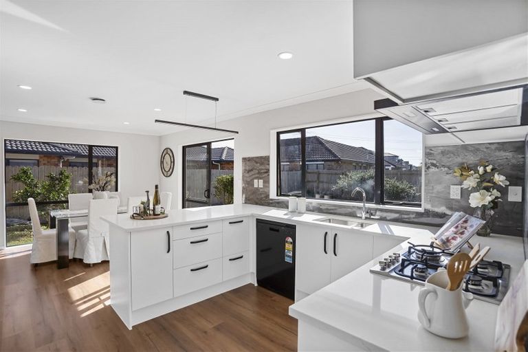 Photo of property in 27 Donegal Park Drive, Flat Bush, Auckland, 2019