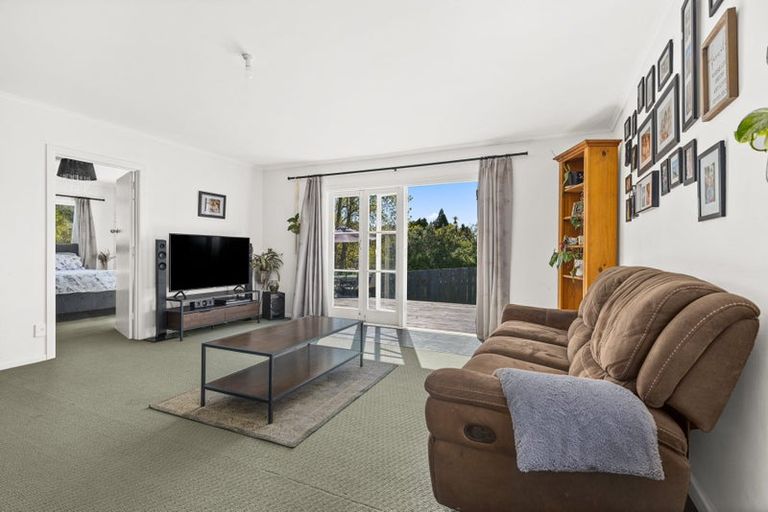 Photo of property in 73a Awaroa Road, Helensville, 0800