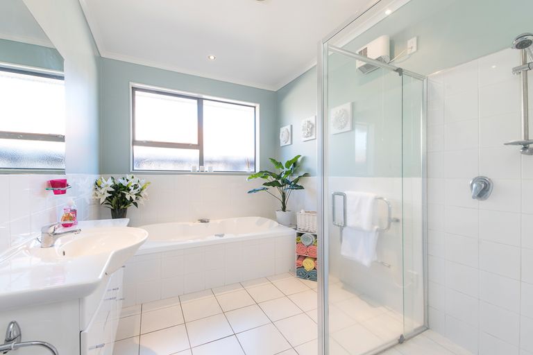 Photo of property in 6 Avonbrook Lane, Pukekohe, 2120