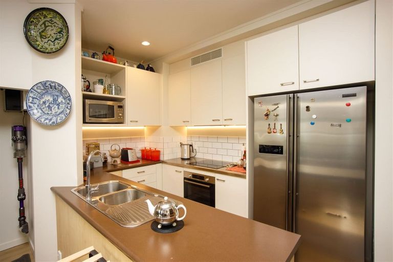 Photo of property in Mendosa Terraces Apartments, 3/9 Ebor Street, Te Aro, Wellington, 6011