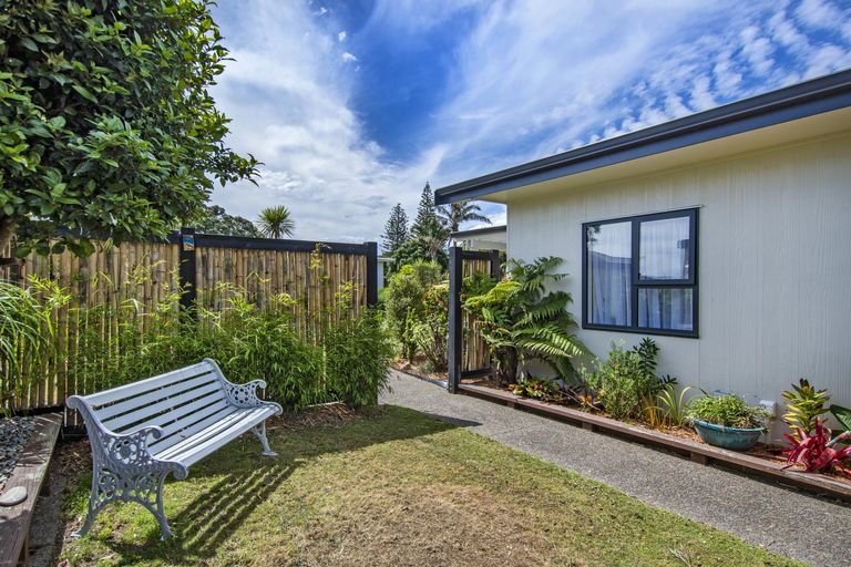 Photo of property in 150a One Tree Point Road, One Tree Point, 0118