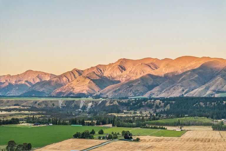 Photo of property in 25 Lake Mckay Drive, Luggate, 9382