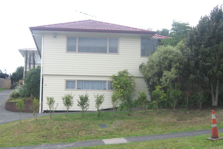 Photo of property in 2/9 Peach Road, Glenfield, Auckland, 0629