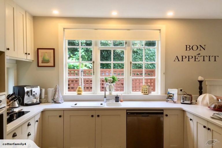 Photo of property in 10 Glen Road, Kelburn, Wellington, 6012