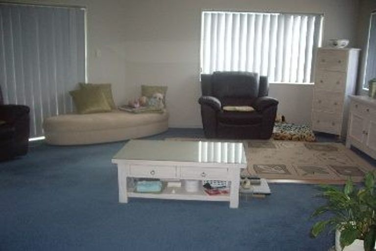 Photo of property in 9 Fleetwood Drive, Henderson, Auckland, 0612