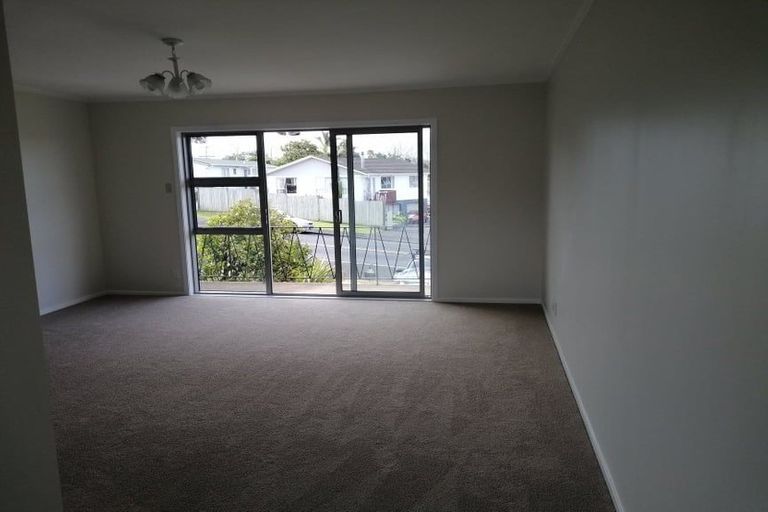 Photo of property in 2/3 Butterworth Drive, Glendene, Auckland, 0602